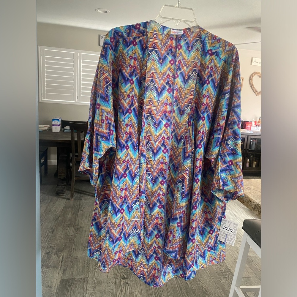 LuLaRoe “Lindsay” Kimono- Size L